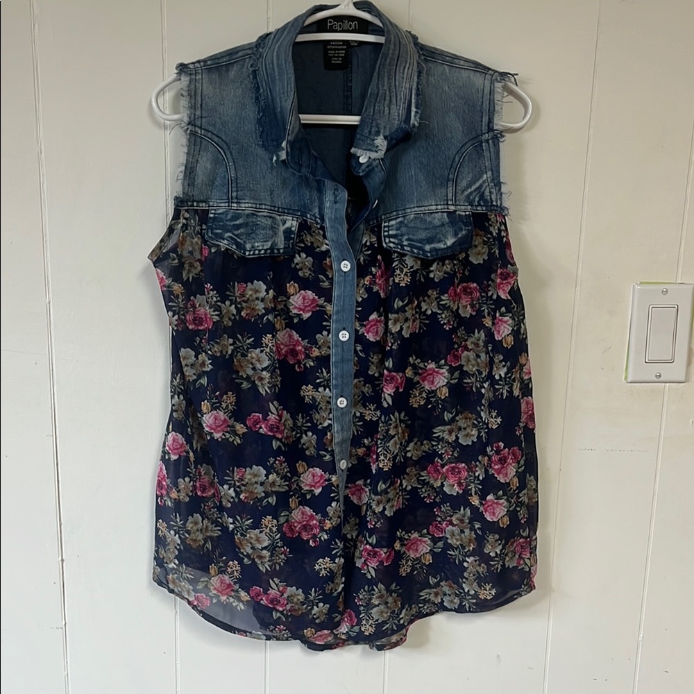 Papillon Blanc Blue Floral Sleeveless Top